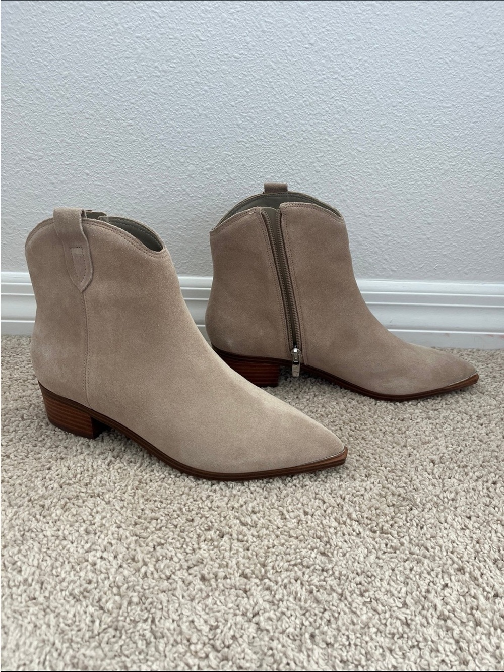 New Marc Fisher Women's Mikala neutral suede western ankle boots